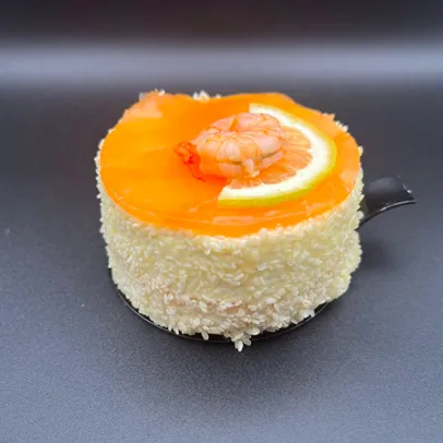 Mini-gâteau salé orange, garni de crevettes et d'une tranche de citron à Saint-Germain-en-Laye dans les Yvelines 
                                  78